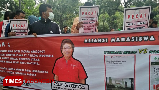 Aliansi Mahasiswa Indonesia Gelar Aksi Demonstrasi di depan Kantor Kementerian BUMN. (FOTO: Hasbullah/TIMES Indonesia)