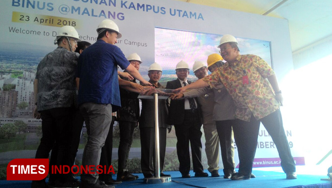 Pembangunan kampus utama BINUS Malang yang dilakukan secara simbolis dengan menekan sirine. (FOTO: Imadudin Muhammad/TIMES Indonesia)