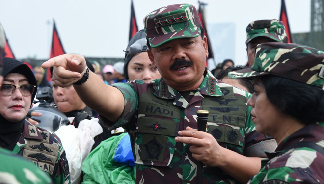 Panglima TNI Marsekal TNI Hadi Tjahjanto menghadiri Gladi Bersih Upacara Militer Apel Bersama Wanita TNI di Lapangan Monas, Jakarta Pusat, Selasa (24/4/2018). (FOTO: Istimewa)