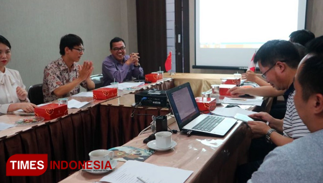 Dialog penelitian Indonesia - Tiongkok dalam penguatan bahasa Mandarin di Uwika Surabaya, Senin (23/4/2018). (FOTO: Lely Yuana/ TIMES Indonesia)