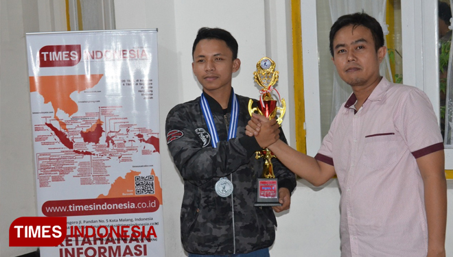 Humas Muay Thai Kota Malang, Yusa Wibisono mengapresiasi prestasi yang diraih atlet Muay Thai Kota Malang. (FOTO: Imadudin M./TIMES Indonesia)