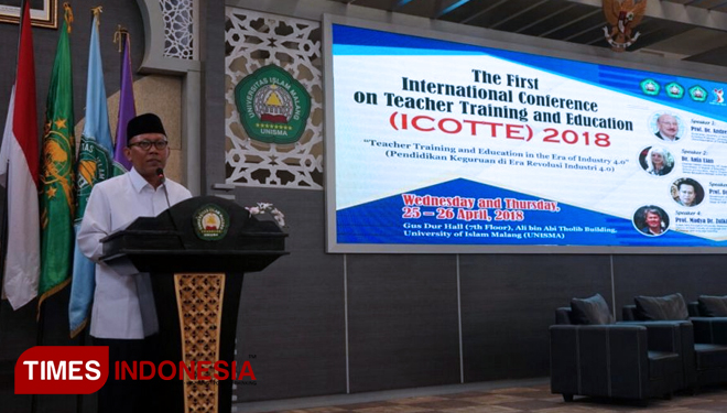 Rektor Unisma Prof Dr Maskuri MSi  saat memberi sambutan dalam nternational Conference on Teacher Training and Education (ICOTTE) di Unisma, Rabu (25/4/2018). (FOTO: ajp.TIMES Indonesia)