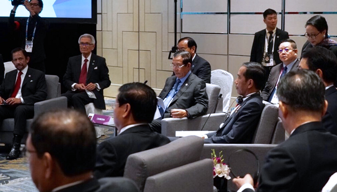 Presiden Joko Widodo melakukan pertemuan bilateral dengan Perdana Menteri Vietnam Nguyen Xuan Phuc.(FOTO: Deputi Bidang Protokol, Pers, dan Media Sekretariat Presiden)