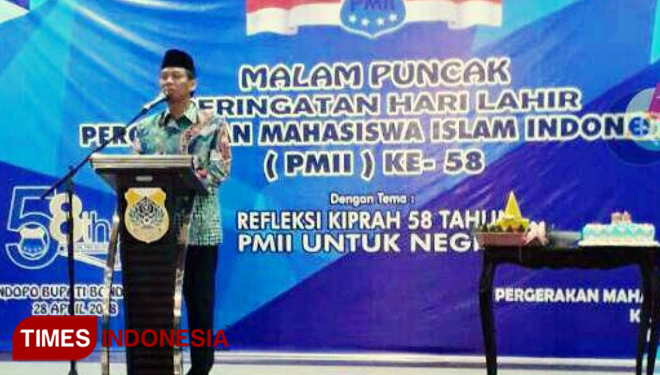 Bupati Bondowoso, Amin Said Husni, memberikan sambutan di Malam Puncak Harlah PMII ke 58 di Pendopo (FOTO: Moh Bahri/TIMES Indonesia)
