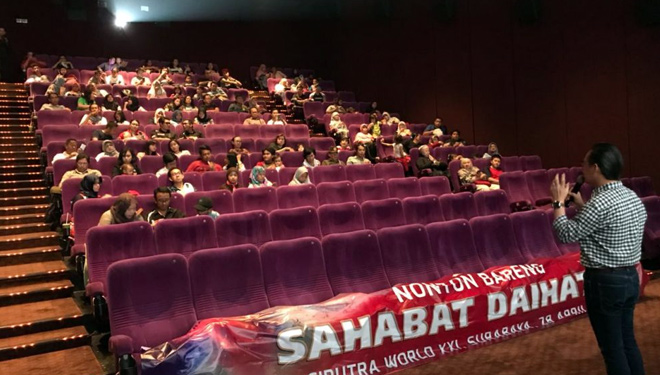 Nobar Avengers Invinity bareng customer loyal Daihatsu serta media Jatim di XXI Ciputra World Surabaya, Sabtu (28/4/2018).(FOTO: Istimewa)