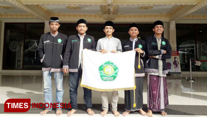 BANGGA: Anggota UKM JQH Universitas Islam Malang Berhasil Menjadi Juara dalam Delegasi Gebyar Festival Islami di PP. Anwarul Huda, Malang. (FOTO: AJP TIMES Indonesia)
