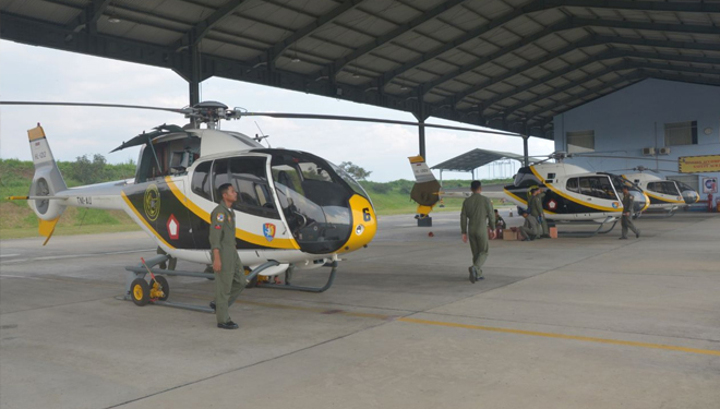 Helicopter jenis EC 12B Colibri dari Skadron Udara 7 Suryadarma Kalijati ketika transit di Pangkalan Udara Abdulrahman Saleh Malang. (Pen.Abd)