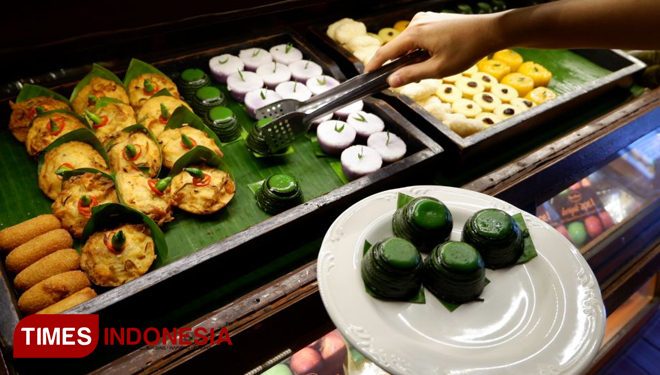 Kue Lapis Jongkong selalu tersedia dan fresh di etalase Toko Roti Und Corner Hotel Tugu Malang (FOTO: ajp.TIMES Indonesia)