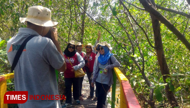 Rombongan PGN Saka saat mengunjungi MBS Pangkahwetan, Kecamatan Ujungpangkah, Kabupaten Gresik (FOTO : Akmal/TIMES Indonesia)
