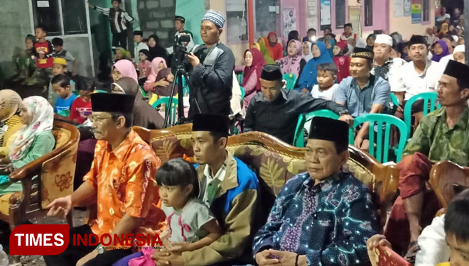 Belajar Bermasyarakat, KKN STKIP PGRI Situbondo Ajak Masyarakat Bershalawat  | TIMES Indonesia