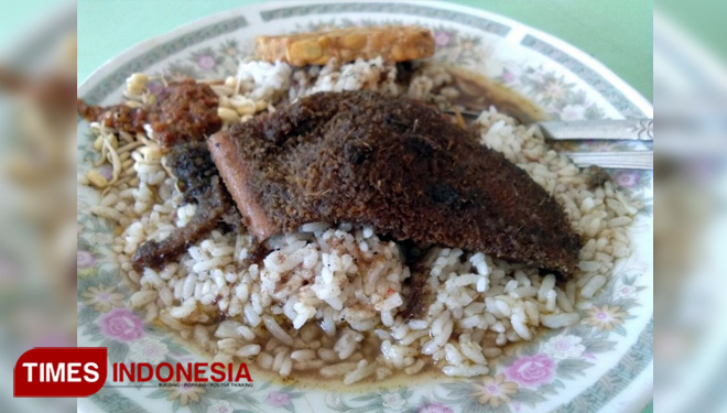 Rawon babat milik Hj Rifa'i masakan rawon khas Kabupaten Probolinggo Jawa Timur, di Desa Ketompen, Kecamatan Pajarakan.(FOTO: Dicko W/TIMES Indonesia)