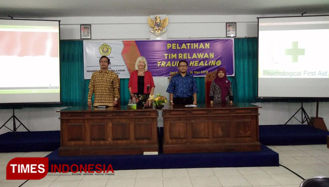 Pelatihan Relawan Trauma Healing yang dilaksanakan oleh PLCD LP3M Unej. (FOTO: Sofy/TIMES Indonesia)