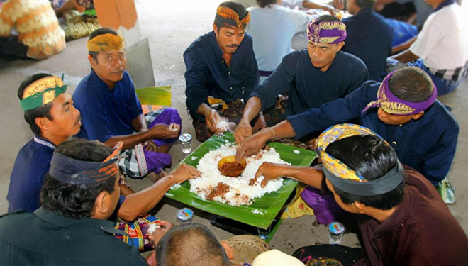 Megibung Tradisi Ramadhan di Pulau Dewata