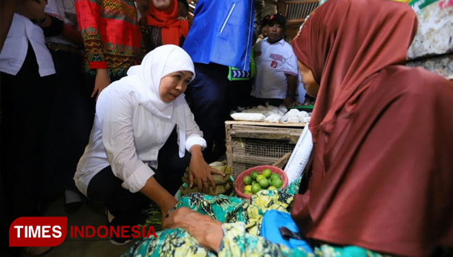Puasa Perdana, Khofifah Tetap Kunjungi Pasar Surabaya