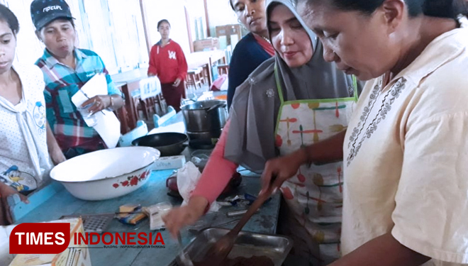 Dosen STPP Malang Latih Perempuan di Belu NTT