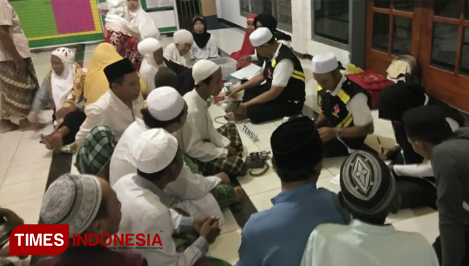 Ramadhan Probolinggo, Jamaah Terawih Diperiksa Kesehatannya