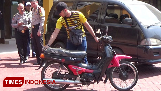 Kendaraan yang disita Densus 88 dan Polresta Probolinggo. (FOTO: Happy L./ TIMES Indonesia)