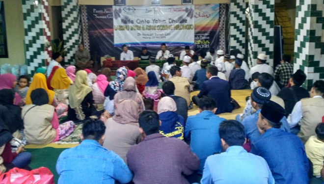 Acara Kado Cinta Anak Yatim dan Dhuafa II yang digelar LazisNU Jatim bersama 40 anak yatim dan dhuafa di Panti Asuhan Sunan Giri, Dau Kabupaten Malang, Rabu (23/5/2018). (FOTO: Istimewa)