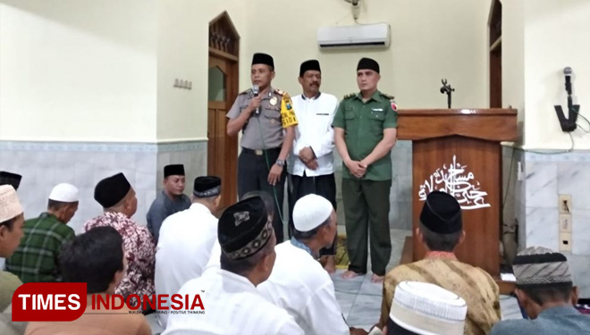 Ramadhan Gresik, Shalat Tarawih Bersama Warga, Ini Pesan 