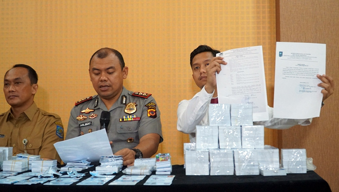 Kapolres Bogor AKBP AM Dicky (tengah). (FOTO: Istimewa)