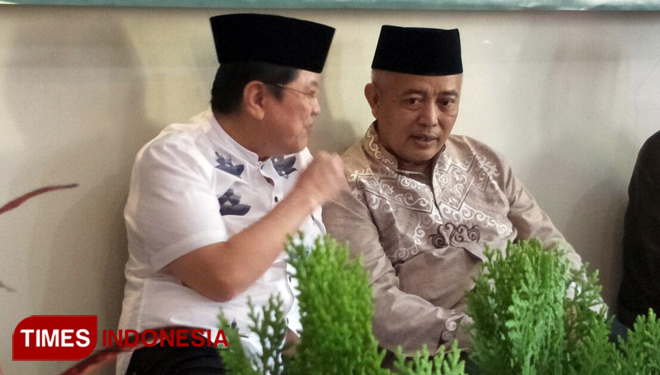 Iwan Kurniawan dan Wakil Bupati Malang HM Sanusi bersafari Ramadhan di Balai Desa Kemantren, kecamatan Jabung, Kabupaten Malang, Selasa (29/5/2018) siang. (FOTO: Widodo/TIMES Indonesia)