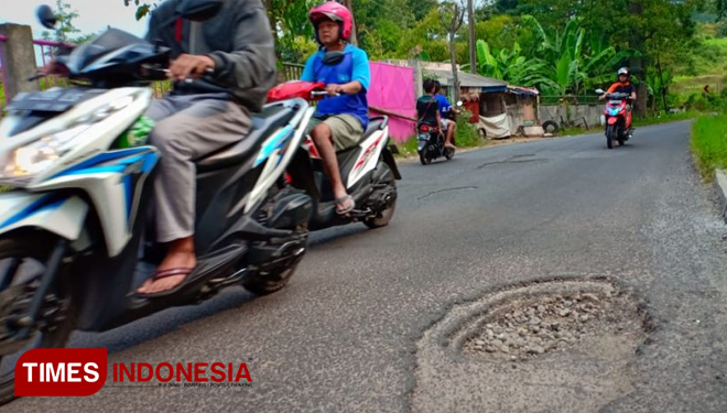 Korban Jalan Berlubang di Kota Malang