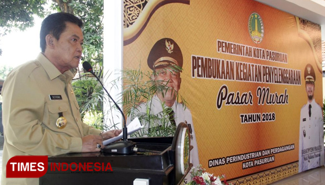Walikota Pasuruan Drs. H. Setiyono, M.Si membuka secara resmi kegiatan pasar murah tahun 2018. (FOTO: AJP TIMES Indonesia)