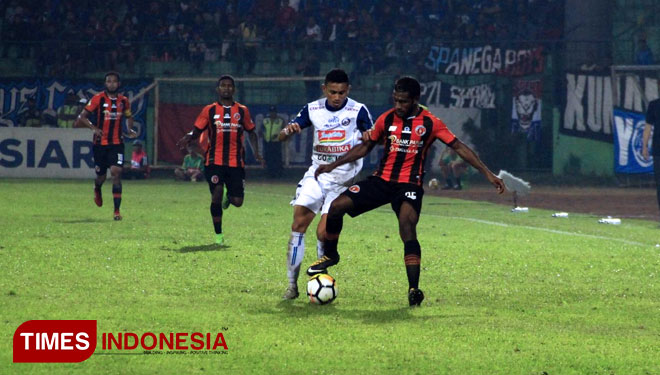 Pertandingan Arema FC melawan Perseru Serui dengan skor 0-1, di Stadion Gajayana, Kota Malang, Jawa Timur, Rabu (6/6/2018). (FOTO: Tria Adha/ TIMES Indonesia)