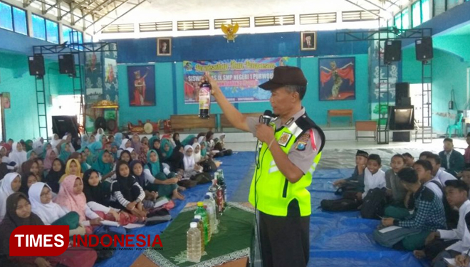 Antisipasi Kenakalan Remaja Saat Libur Sekolah, Polisi Banyuwangi Gelar Sosialisasi