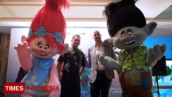 Kiri ke kanan Poppy; Chef Amran; Ruben Lawrence, Head of Marketing & Ad Sales, NBCUniversal International Networks; Branch (FOTO:  DreamWorks For TIMES Indonesia)