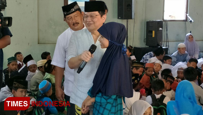 Gus Mahfudz saat tausiyah di Ngajum dan Iwan Kurniawan tatkala di Kepanjen. (FOTO: Widodo irianto/TIMES Indonesia)