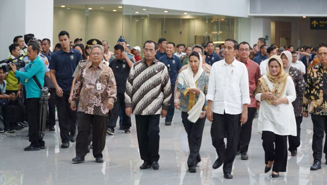 Presiden Jokowi, Menteri Rini. (FOTO: Humas AP I For TIIMES Indonesia)