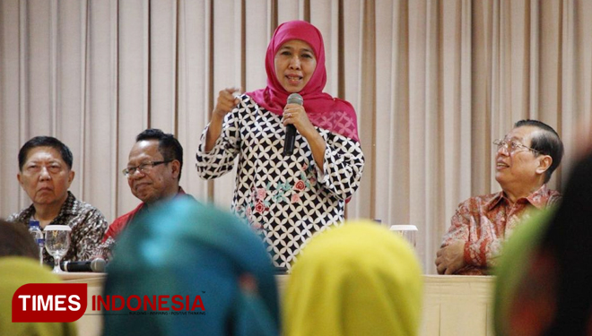 Khofifah saat menjelaskan Visi-Misinya dihadapan anggota komunitas warga tiongkok di Hotel Santika Surabaya, Jum'at 8/6/2018. (FOTO:Time Media For TIMES Indonesia)