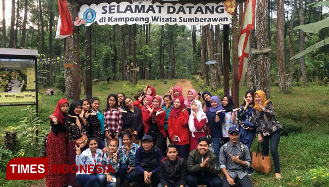 Fakultas Ekonomi UWG Malang menggelar outing class di Kawasan Candi Sumberawan Singosari Kab Malang. (FOTO: AJP TIMES Indonesia)