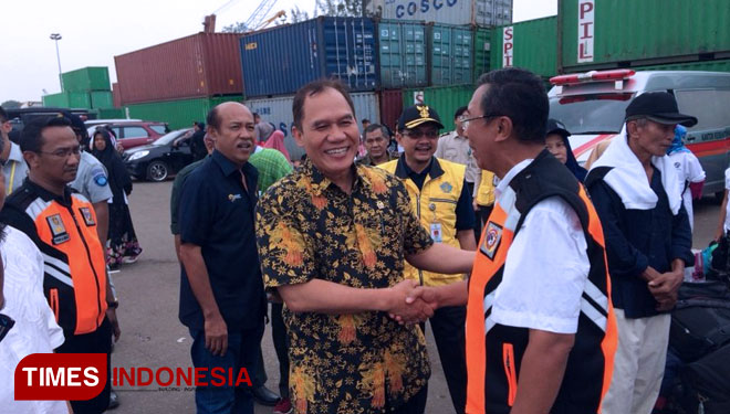 Anggota Komisi V DPR RI Bambang Haryo Soekartono saat berada di Pelabuhan Batu Ampar. (FOTO: Alfi Dimyati/TIMES Indonesia)