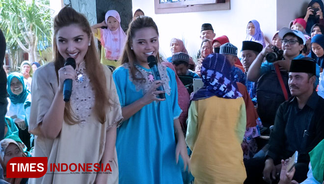 Anang Hermansyah, Ashanti dan Aurel ikut safari ramadhan PT Anugerah Citra Abadi bersama Iwan Kurniawan mereka menghibur anak yatim piatu. (FOTO: Widodo Irianto/TIMES Indonesia)