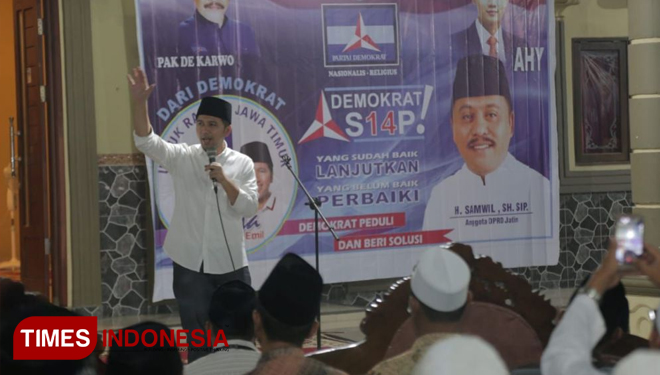 Cawagub Emil Elistianto Dardak saat sambutan saat mengisi kegiatan di Rumah Anggota DPRD Jatim Fraksi Partai Demokrat, Samwil di Desa Golokan, Sidayu (FOTO: Akmal/TIMES Indonesia)