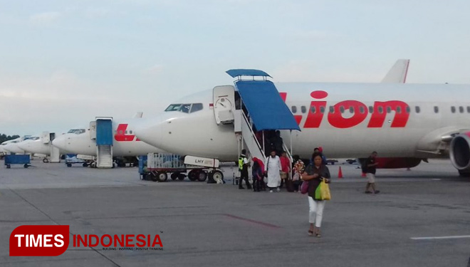 Maskapai Lion Air parkir di apron Bandara Hang Nadim Batam, belum lama ini. (FOTO: BATAMTIMES.com)