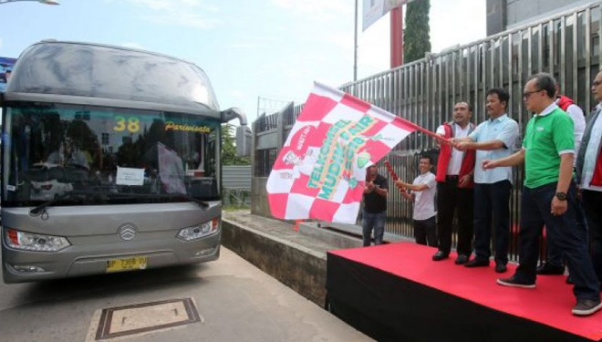 100 Pemudik Bersama Telkomsel