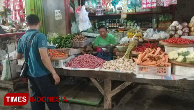 Pastikan Harga dan Stok Sembako Aman, Polsek Muncar Pantau Pasar Sejumlah Pasar