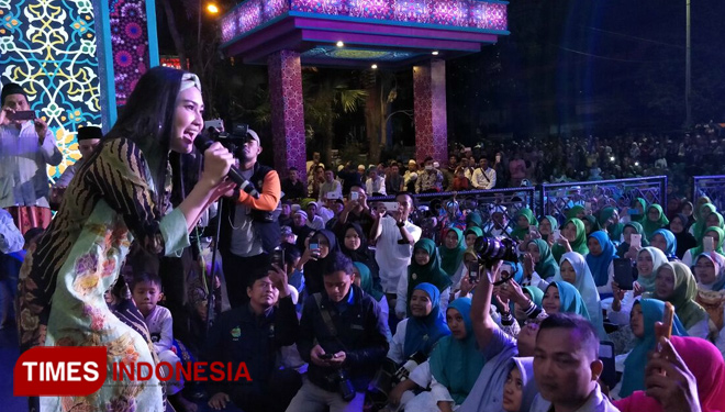KH Duri Azhari, Penyanyi cilik  Izabelle Kiara, Nella Kharisma, dan keluarga Anang Ashanti bikin heboh puncak Pekan Islami XII PT ACA. (FOTO: Widodo Irianto/TIMES Indonesia)