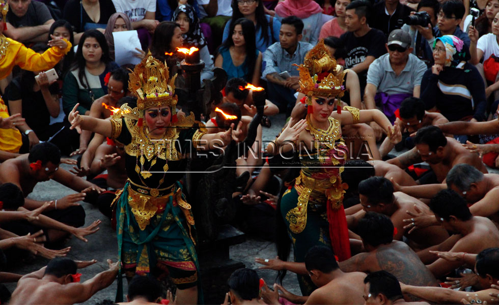 Tari Kecak Dengan Keindahan Sunset Di Ujung Pulau Dewata - TIMES Indonesia