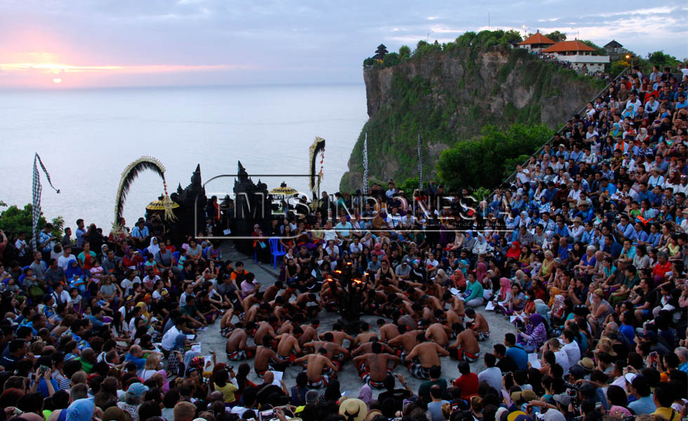 Tari Kecak Dengan Keindahan Sunset Di Ujung Pulau Dewata - TIMES Indonesia