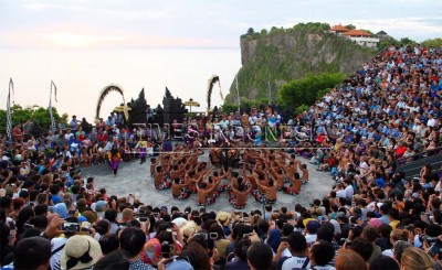 Tari Kecak dengan Keindahan Sunset di ujung Pulau Dewata