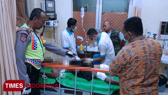 Rohman ketika menjalani perawatan intensif, setelah dua peluru bersarang di kakinya. (FOTO: Happy L./ TIMES Indonesia)