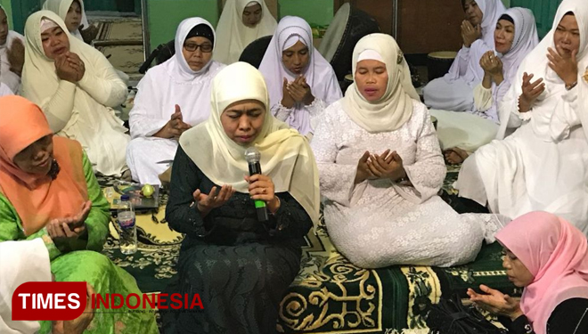 Khofifah saat menghadiri acara halal bihalal PAC Muslimat NU di Krembangan Surabaya. Minggu 17/6/2018  (FOTO: Tim Media for TIMES Indonesia)