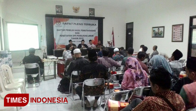 Rapat pleno KPU Kabupaten Madiun dihadiri PPK dan perwakilan parpol. (FOTO: Pamula Yohar/TIMES Indonesia)