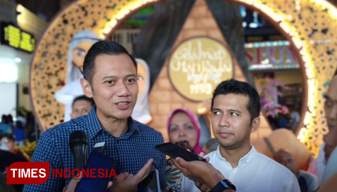 Agus Harimurti Yudhoyono (AHY) dan Emil Dardak saat ditemui awak media, Rabu (20/6/2018) di Jatim Park 3 Kota Batu. (FOTO: Ferry/TIMES Indonesia)