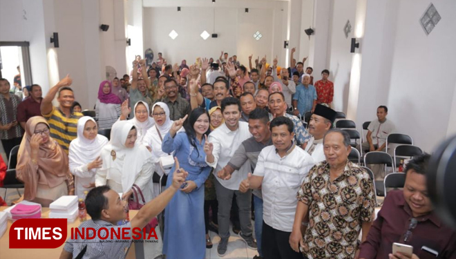 Emil Dardak saat bersama Petani Kediri Raya, kamis, 21/6/2018 (FOTO: TIM Media for TIMES Indonesia)