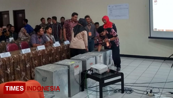 Simulasi Penghitungan dan Rekapitulasi Suara Dalam Rangka pemantapan akhir pemungutan dan penghitungan suara (FOTO: Moh Bahri/ TIMES Indonesia)